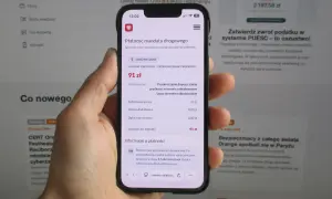 Oszustwo smishing! Fałszywy mandat drogowy na 91 zł wyświetlany na telefonie, ostrzega przed wyłudzeniem danych.