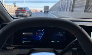 Na autostradzie jedziemy 80 km/h, co jest minimalną prędkością na tym odcinku. Zasięg 71 km.