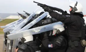 Czy policjant może pełnić służbę sam? Oto kluczowe zasady i wyjątki