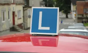 Czy kursant może dostać mandat? Sprawdź, co grozi podczas nauki jazdy
