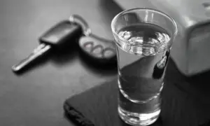 Artykuł 87 paragraf 1 kodeksu wykroczeń: konsekwencje jazdy po alkoholu