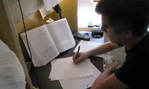 Czy plagiat to przestępstwo? Poznaj konsekwencje prawne w Polsce