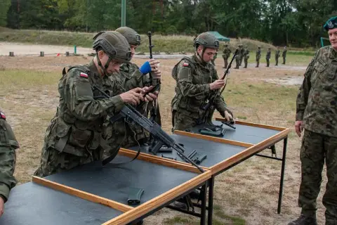 Kiedy zniesiono zasadniczą służbę wojskową w Polsce i co to oznacza?