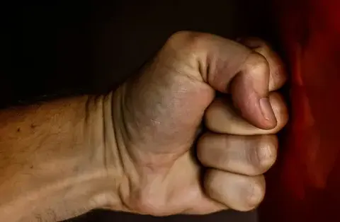Co to karny? Zrozumienie znaczenia w prawie i codziennym życiu