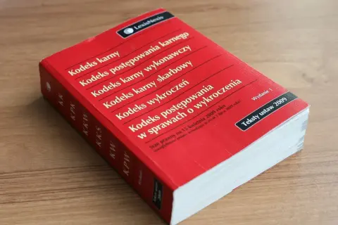 Jak uniknąć kar za wykroczenia zgodnie z art 98 kodeksu wykroczeń