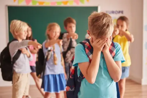 Wykroczenia nieletnich: jakie są konsekwencje prawne dla młodzieży?