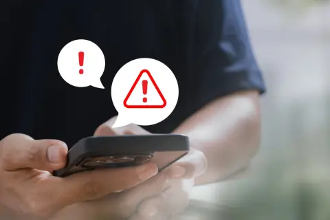 Ostrzeżenie na telefonie! Uważaj na oszustwa typu vishing, które mogą próbować wyłudzić Twoje dane.