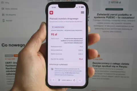 Oszustwo smishing! Fałszywy mandat drogowy na 91 zł wyświetlany na telefonie, ostrzega przed wyłudzeniem danych.
