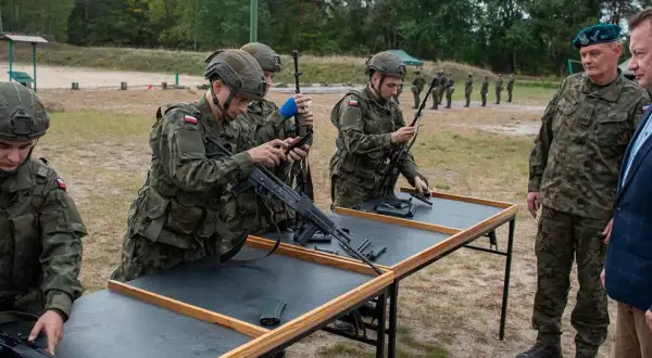 Kiedy zniesiono zasadniczą służbę wojskową w Polsce i co to oznacza?