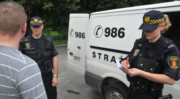 Czy straż miejska może dać mandat? Sprawdź swoje prawa i obowiązki