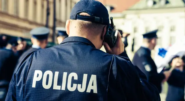 Umundurowanie SW: Kluczowe informacje o regulacjach i zasadach