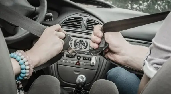 Ile punktów karnych za brak pasów? Sprawdź kary i konsekwencje