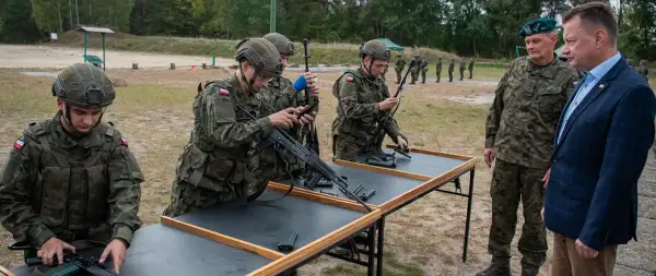 Kiedy zniesiono zasadniczą służbę wojskową w Polsce i co to oznacza?