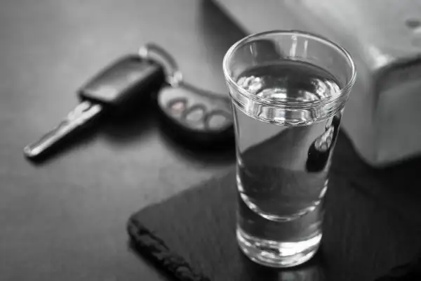 Artykuł 87 paragraf 1 kodeksu wykroczeń: konsekwencje jazdy po alkoholu