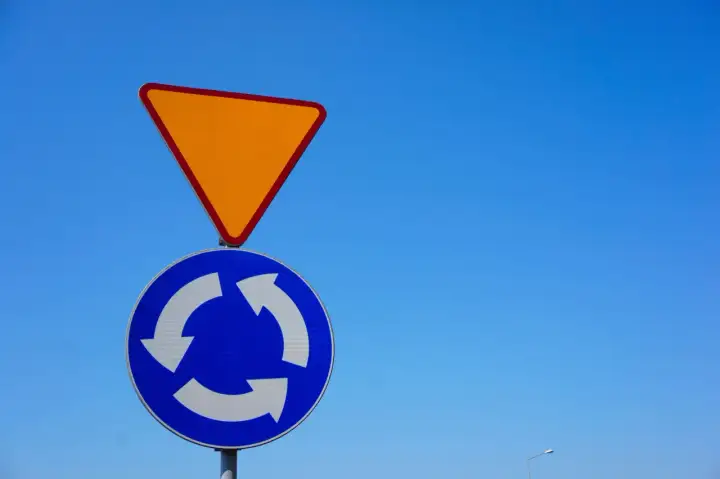 Znak A-7 - Jak prawidłowo ustąpić pierwszeństwa i uniknąć kar?
